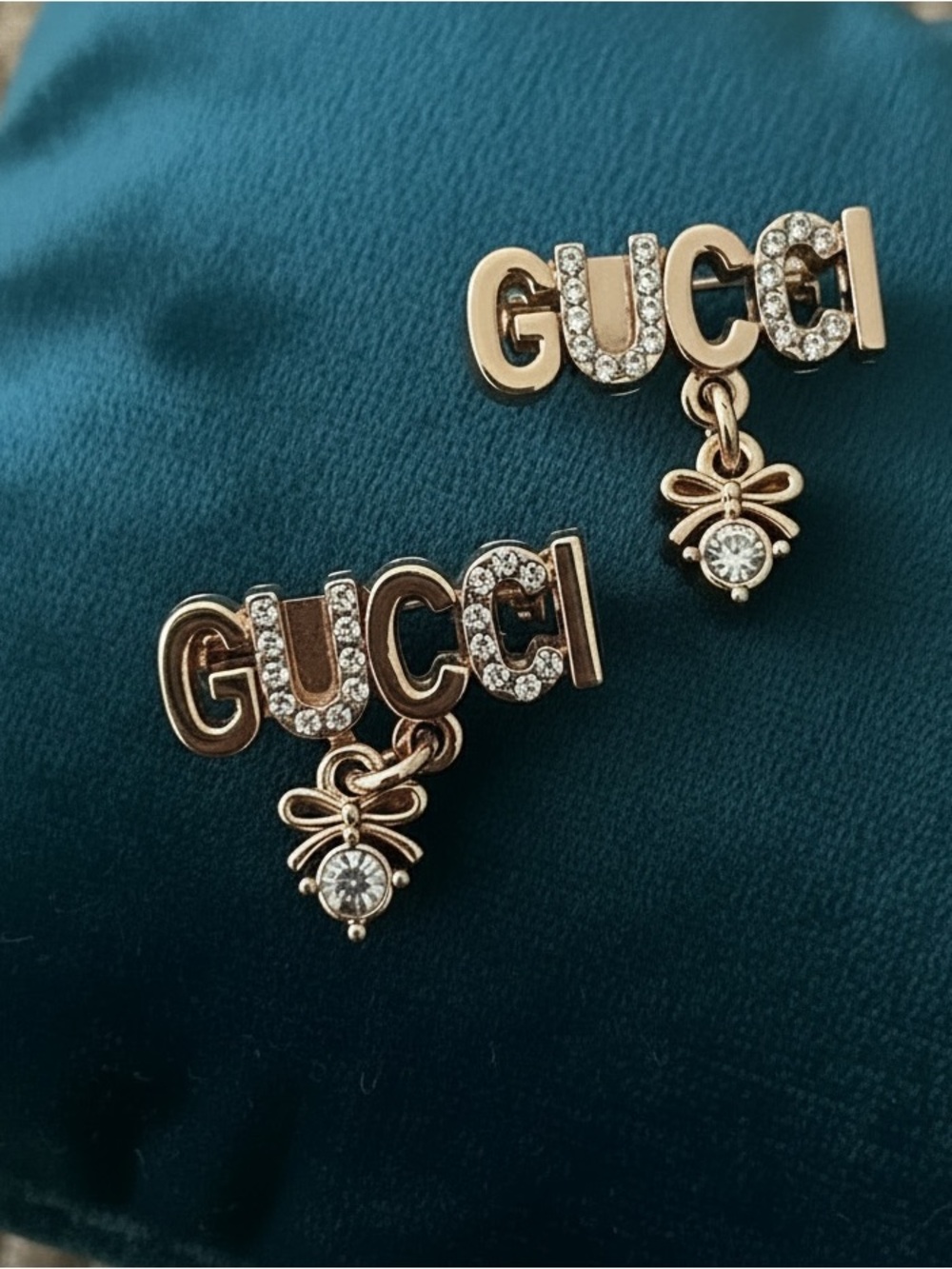 Fashion small golden brooches EUC - Picture 1 of 1